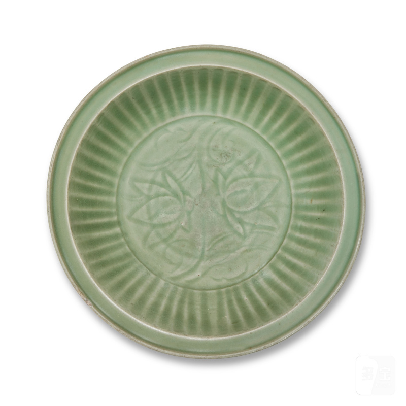 元至明早期 龍泉青釉花卉盤 | A LONGQUAN CELADON 'FLORAL' DISH